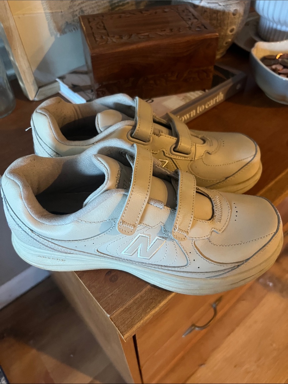 New Balance Kids Cream Leather Hook-and-Loop Sneakers